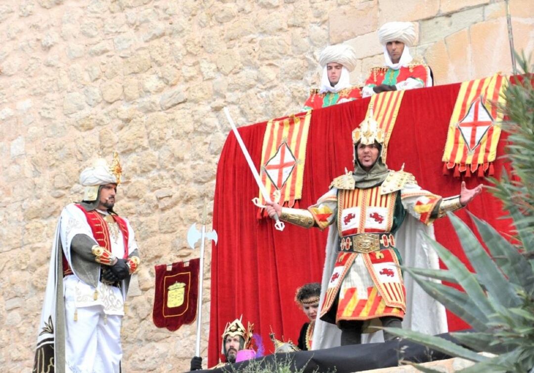 Imagen de la segunda parte de La Rendició en el castillo de Petrer. una representación teatral que escenifica lo acontecido en 1265