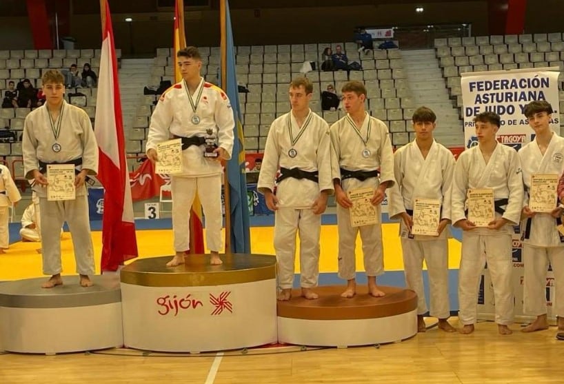 Sandro Pla del Judo Binéfar en el podio