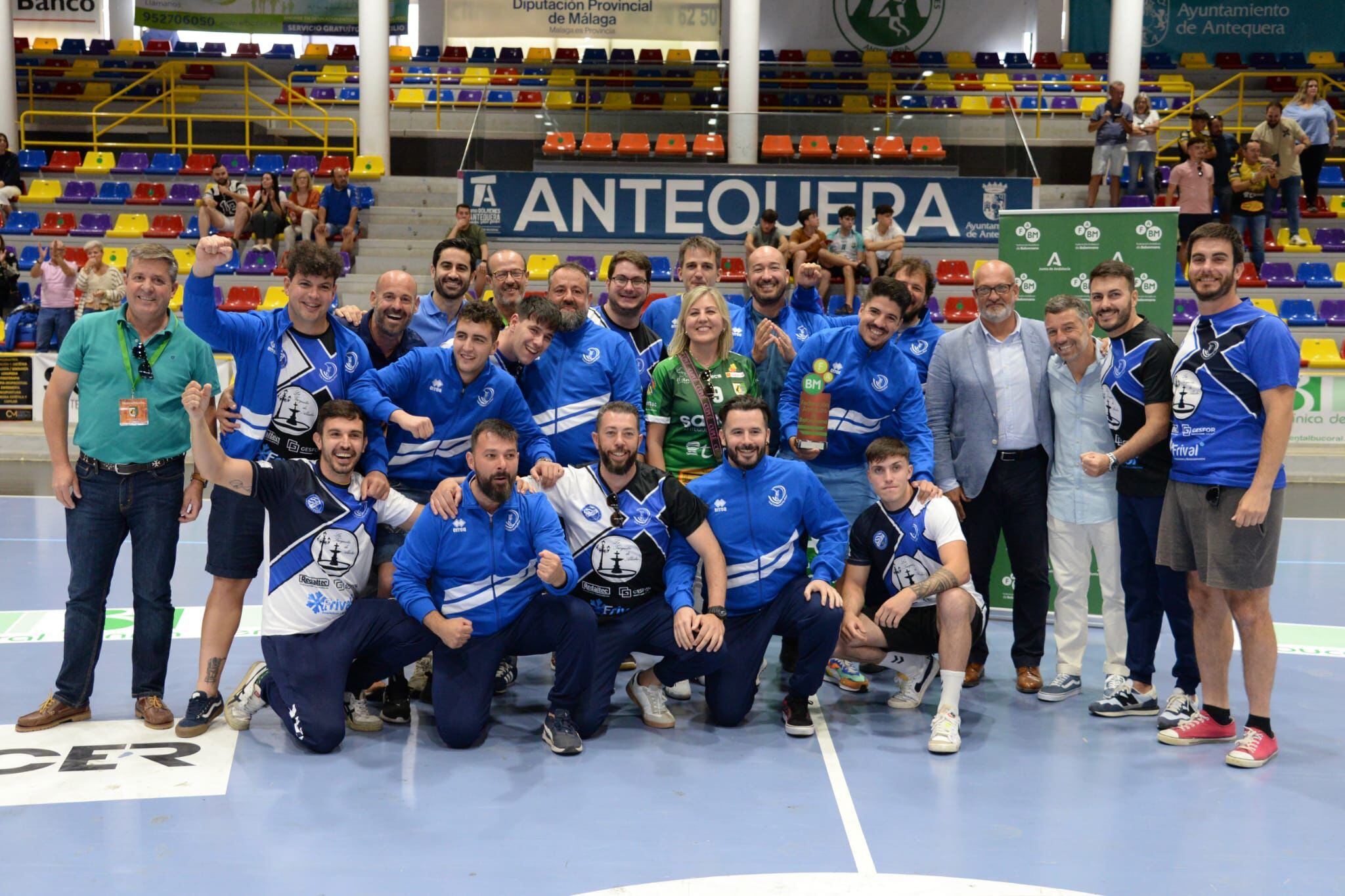 Jugadores y técnicos del Tasquita Aladro