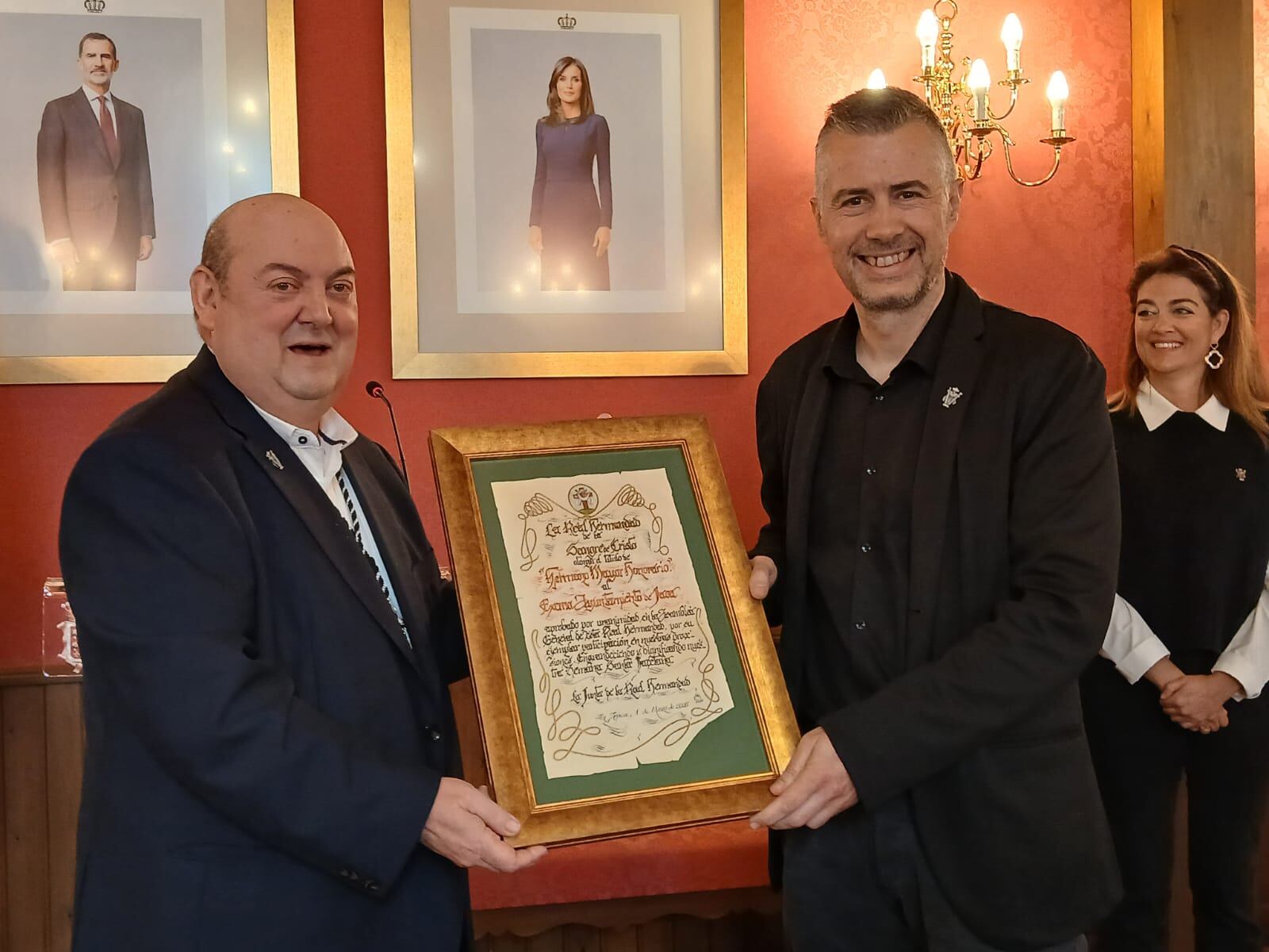 La Real Hermandad de la Sangre de Cristo otorga al ayuntamiento su título de Hermano Mayor