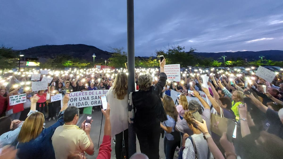 La Asociación de Mujeres Sierra del Agua de Siles, recoge firmas para evitar "el desmantelamiento" del Hospital Sierra de Segura