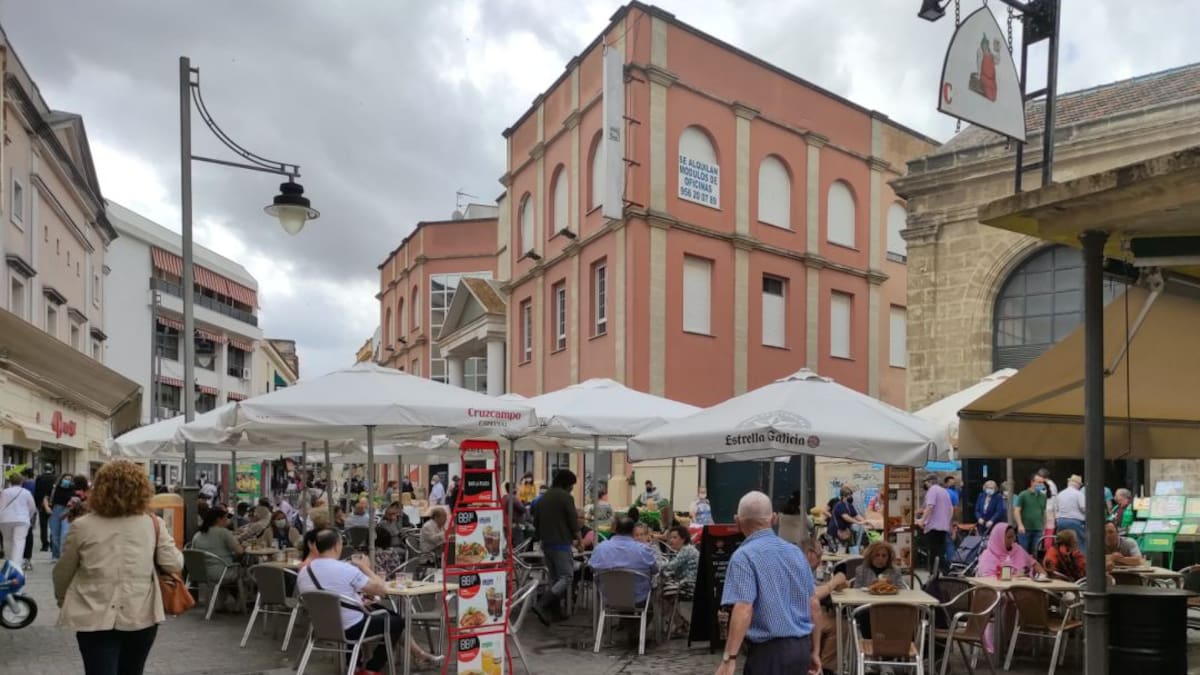 Jerez baja de la barrera de los 32.000 parados con 884 desempleados menos en mayo