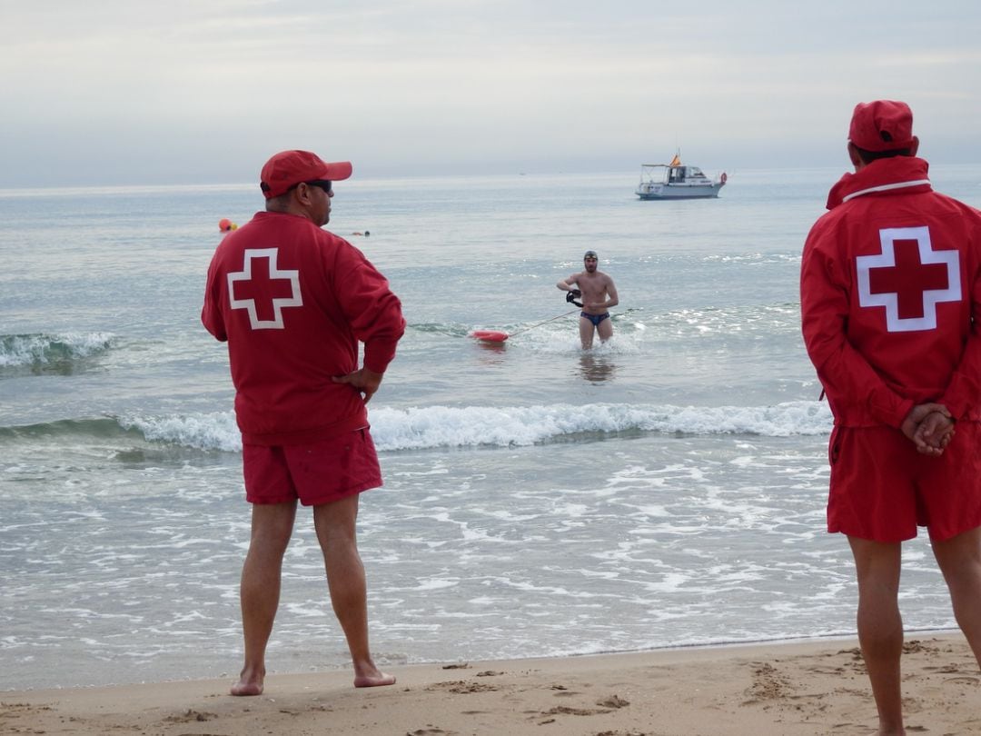 Socorristas de Cruz Roja Gandia. 