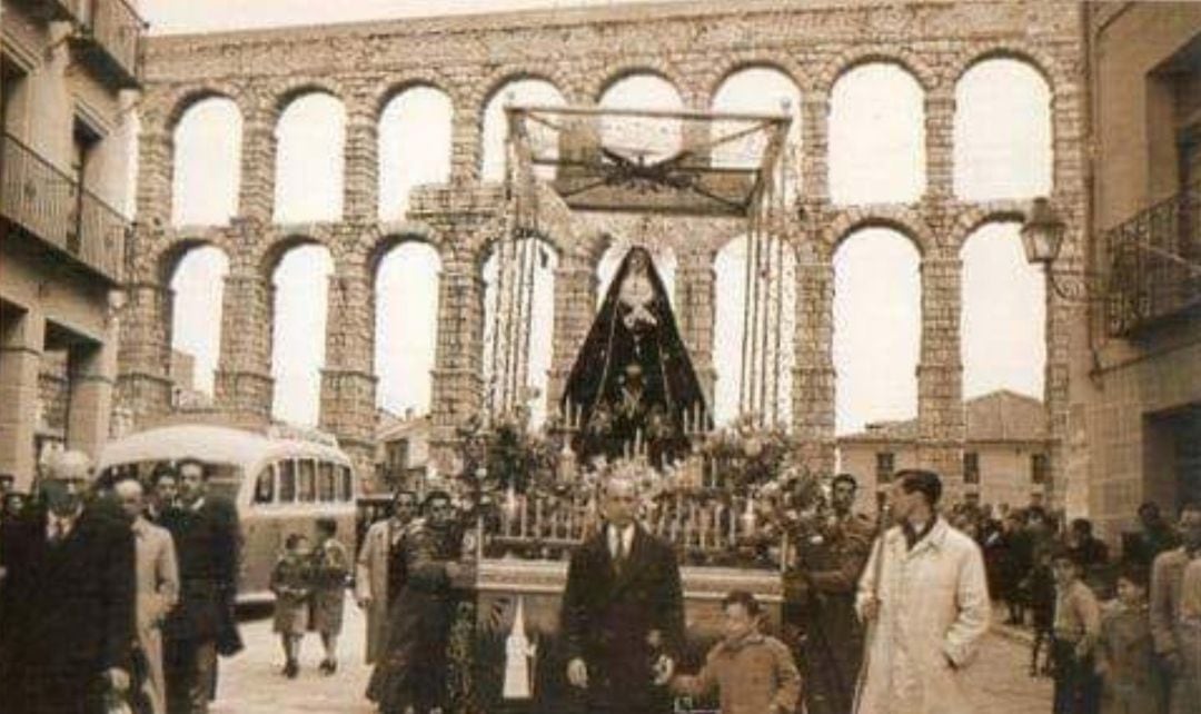 Imagen histórica de la Soledad Dolorosa en el Azoguejo