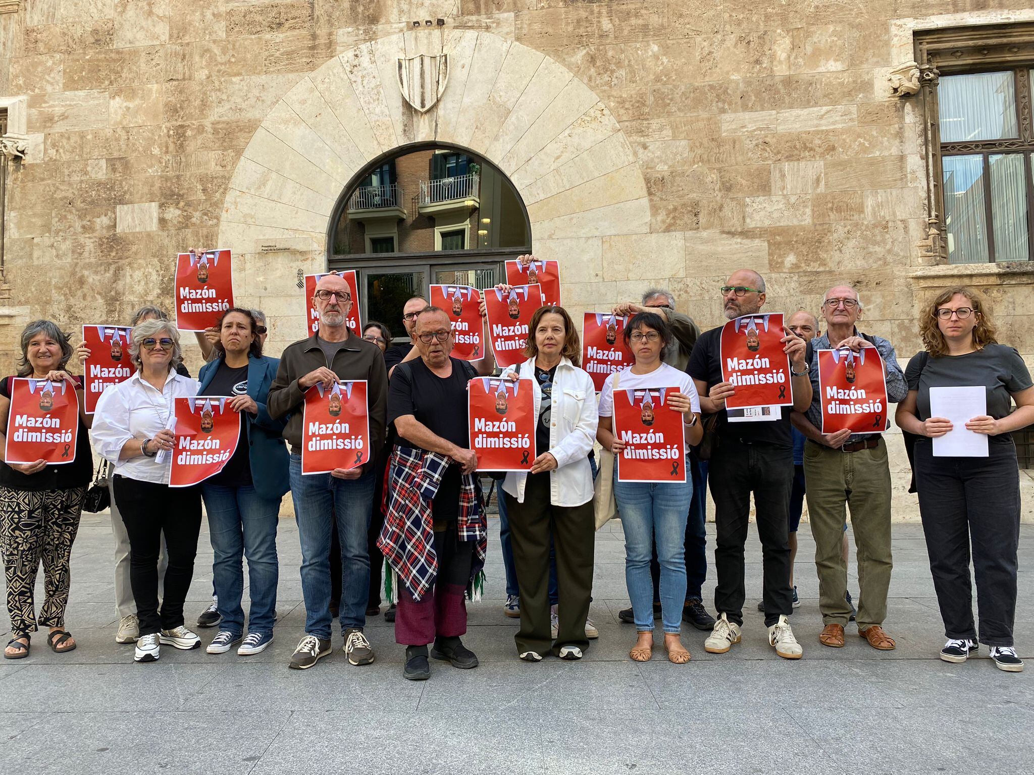 La plataforma 'Mazón dimissió' pide el apoyo de la sociedad valenciana en su 12 manifestación.