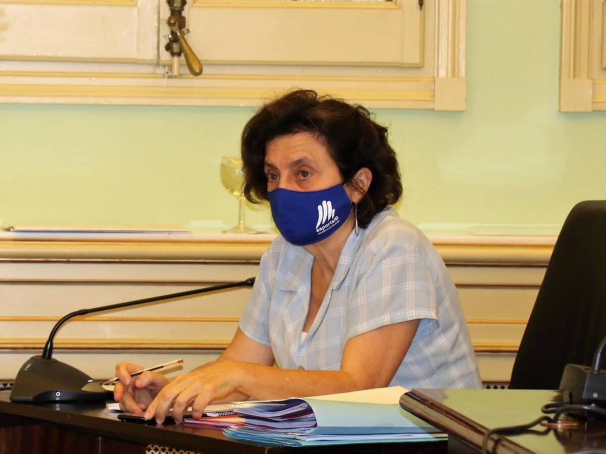 Fina Santiago: "Si estuviesen muriendo jóvenes, no habría debate sobre la obligatoriedad de la vacuna"