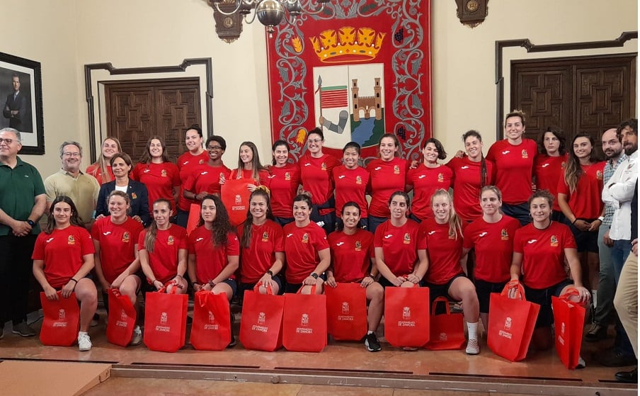 La selección posando en el salón de plenos del Ayuntamiento de Zamora