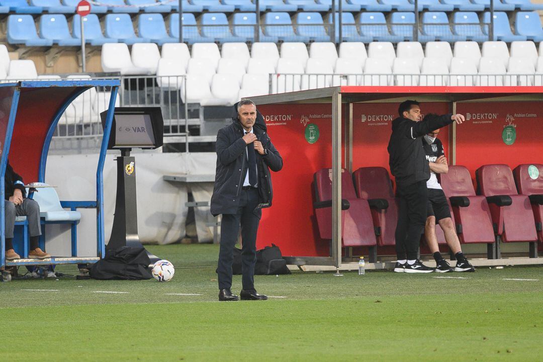 José Gomes (Almería), y Asier Garitano (Leganés), en el Mediterráneo.