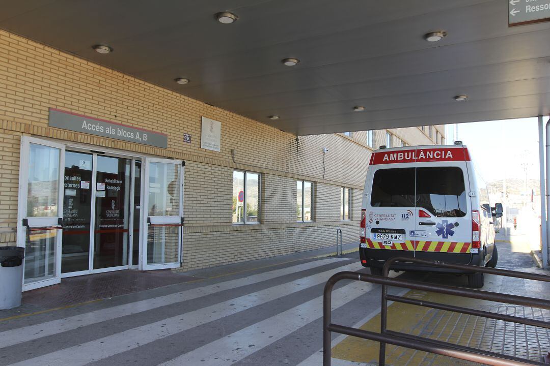 Ambulancia en el Hospital General de Castelló. Imagen de archivo