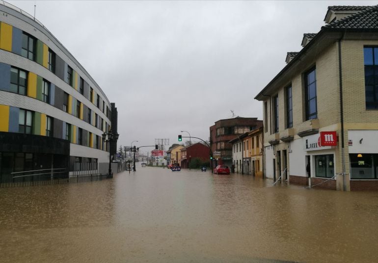 La Travesía de Cerdeño completamente anegada a media tarde del domingo.