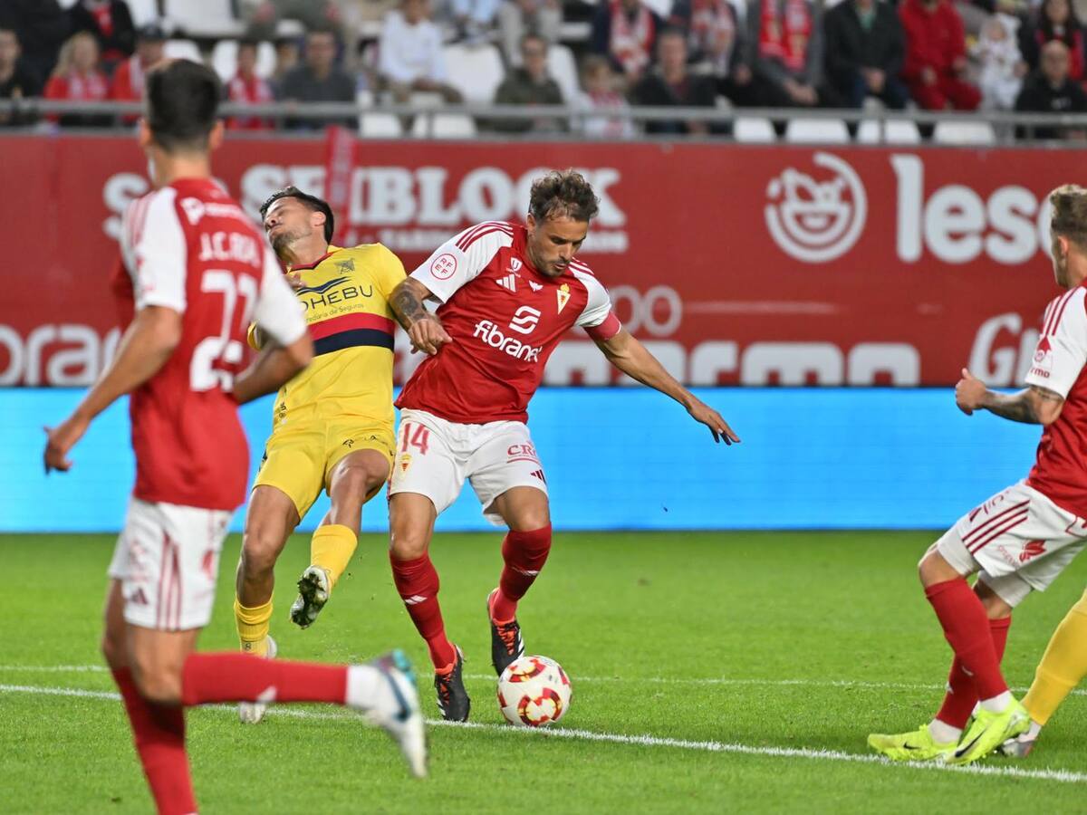 Un Real Murcia sin acierto se estanca contra el Atlético Sanluqueño