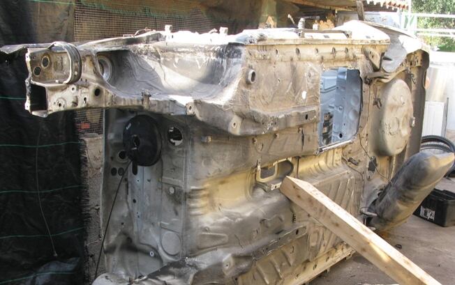 Coche desguazado encontrado por la Guardia Civil durante la operación