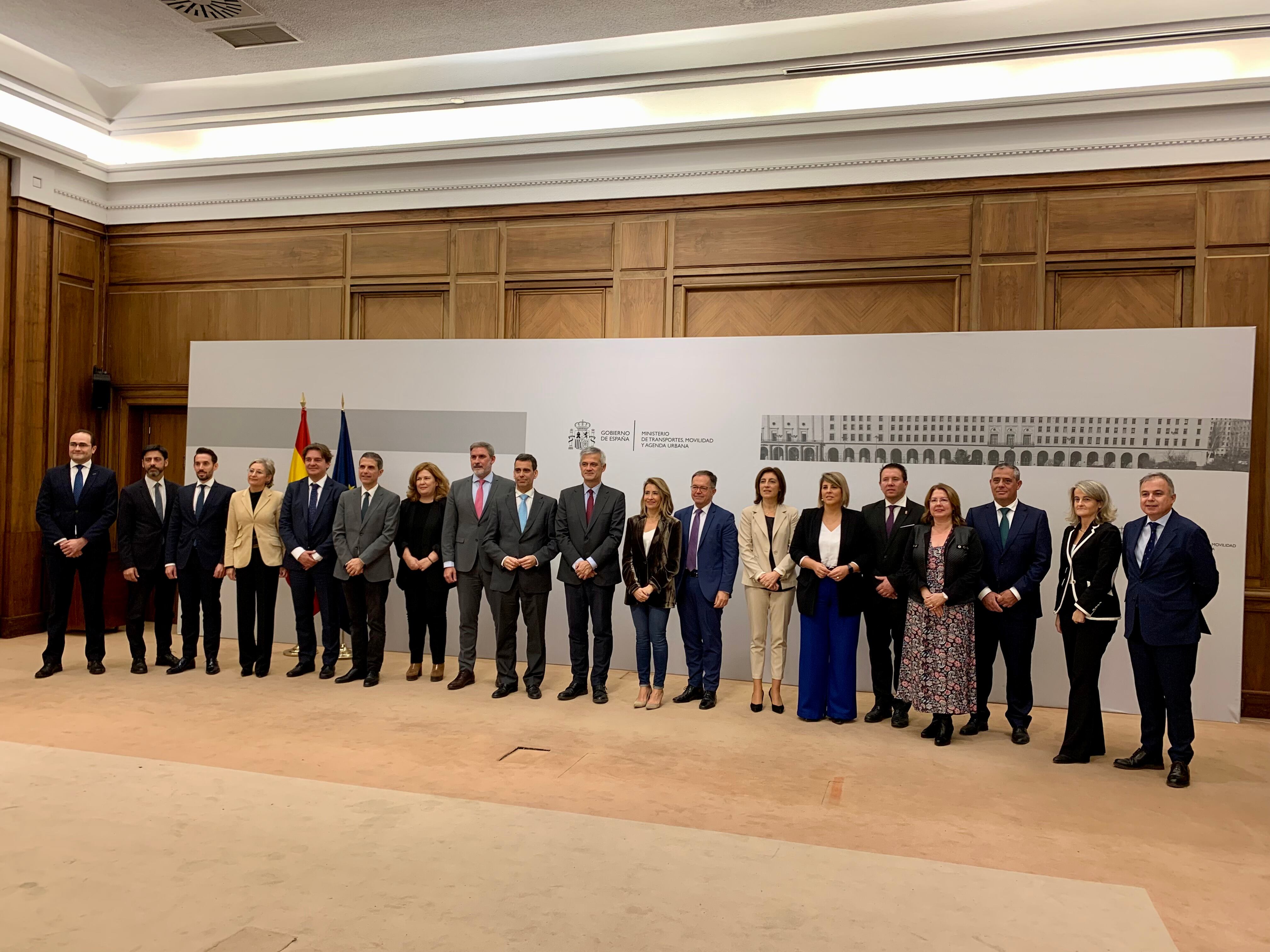 Acto de firma del acuerdo de financiación con la ministra de Transportes, Movilidad y Agenda Urbana, Raquel Sánchez,  el consejero de Fomento, Diez de Revenga  y los alcaldes Noelia Arroyo, Juan Jesús Moreno, Visitación Martínez y Antonio Huéscar