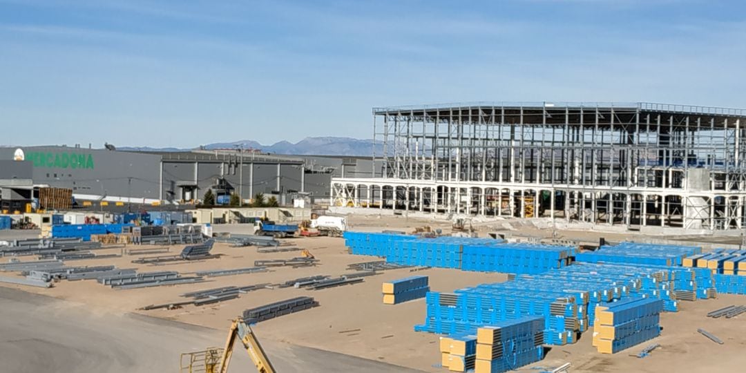 Estado actual de las obras en el centro logístico de Mercadona en Guadix.