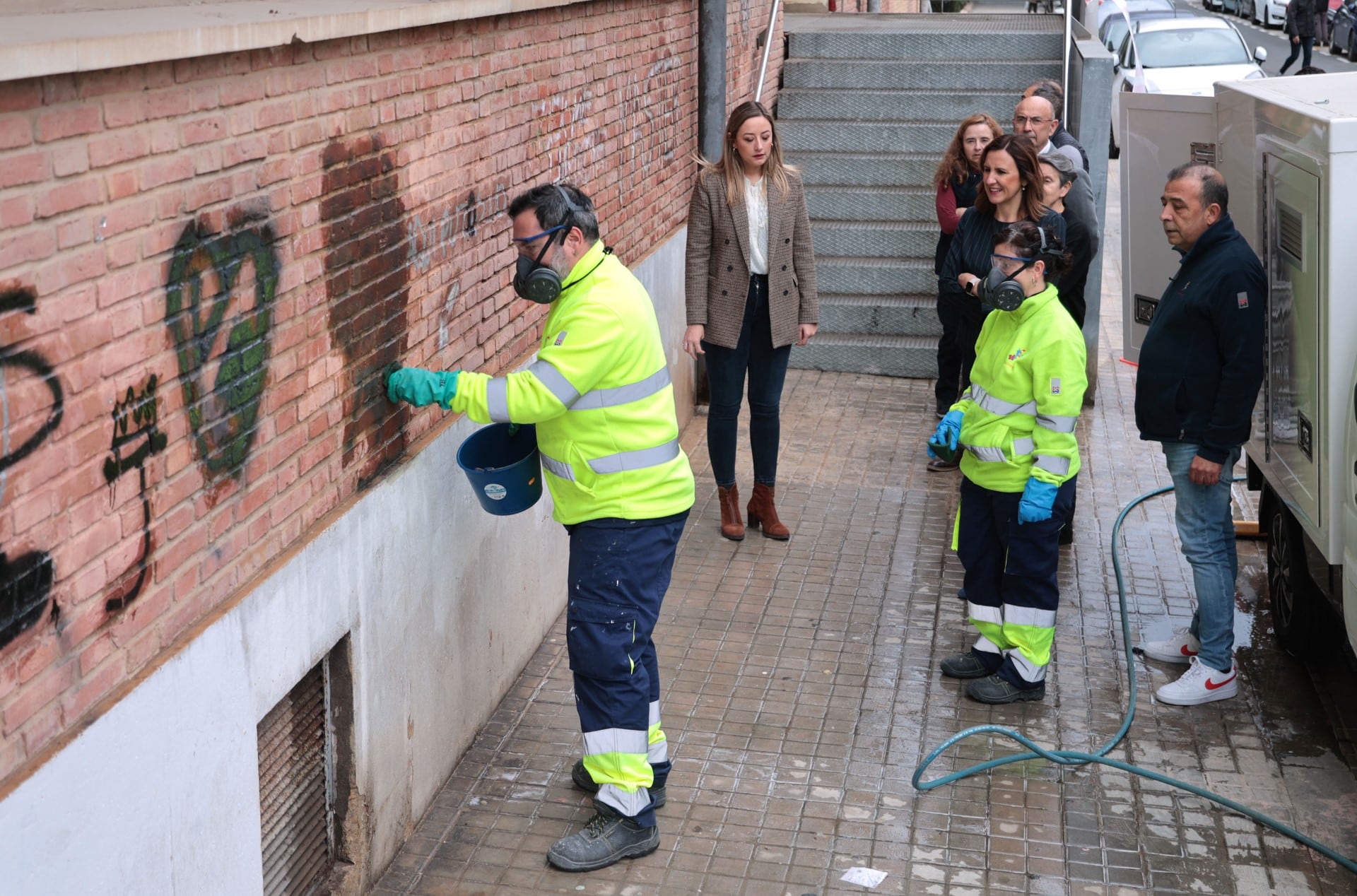 La alcaldesa María José Catalá visita el barrio del Cabanyal