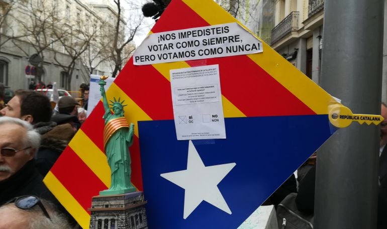 Pancarta en apoyo de los imputados en el Supremo