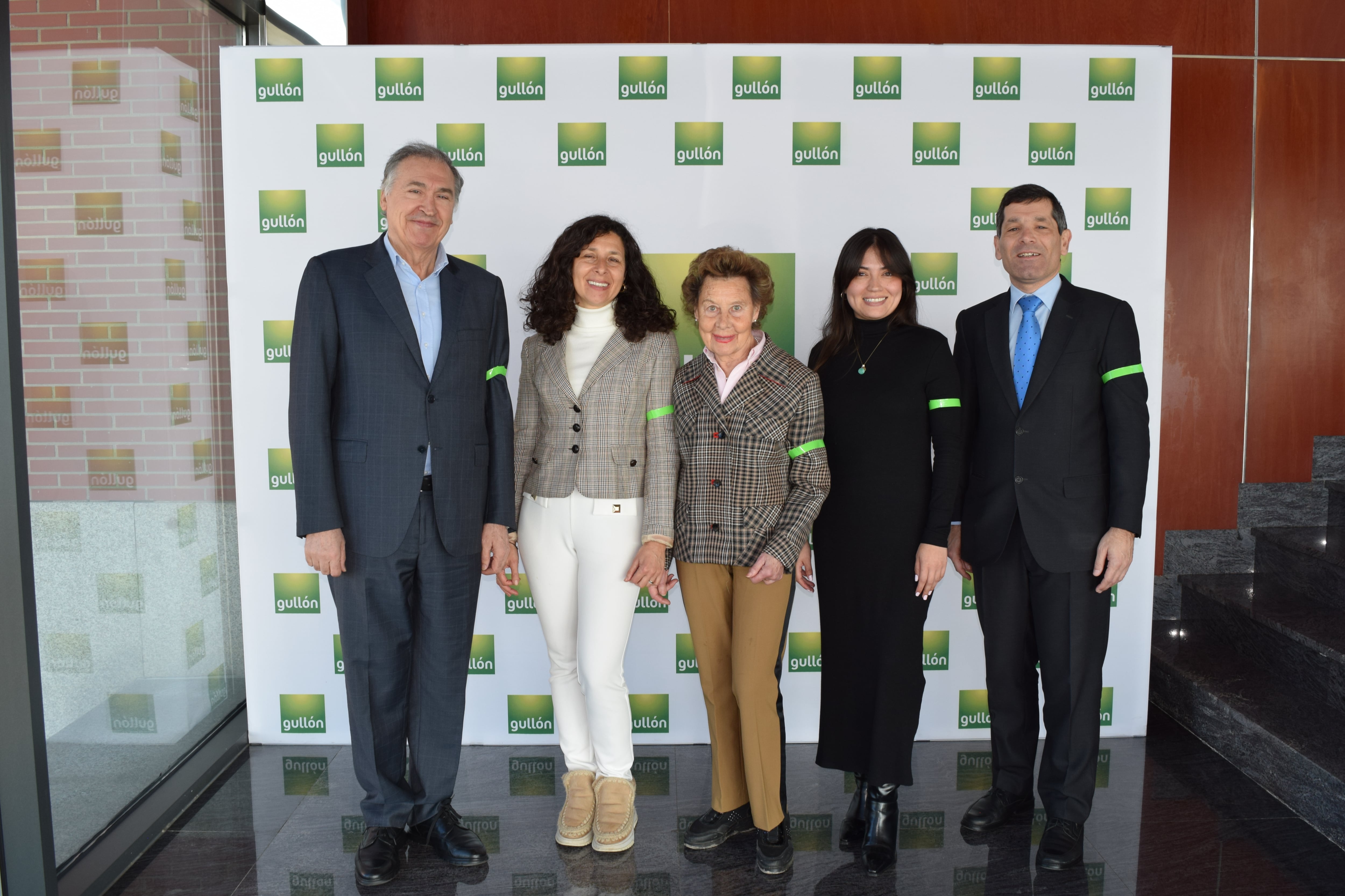 Juan Miguel Martínez Gabaldón, consejero delegado y director general; Lourdes Gullón, presidenta de Galletas Gullón; María Teresa Rodríguez, presidenta de honor de Galletas Gullón; Nicole Leandro, responsable Sistema Gestión Ética, Responsable y Excelente de Galletas Gullón; y Paco Hevia, director Corporativo