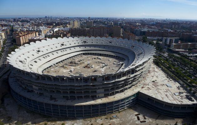 Nuevo Mestalla, a mitad de construir.