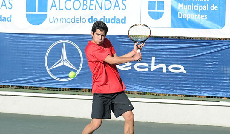 De las pistal del polideportivo municipal saldrán algunas de las figuras del tenis del futuro