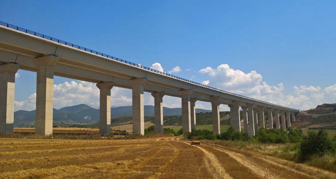 Viaducto en la A-21 entre Jaca y Santa Cilia, a la altura de Abay