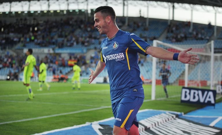 El delantero del Getafe, feliz tras anotar el gol 