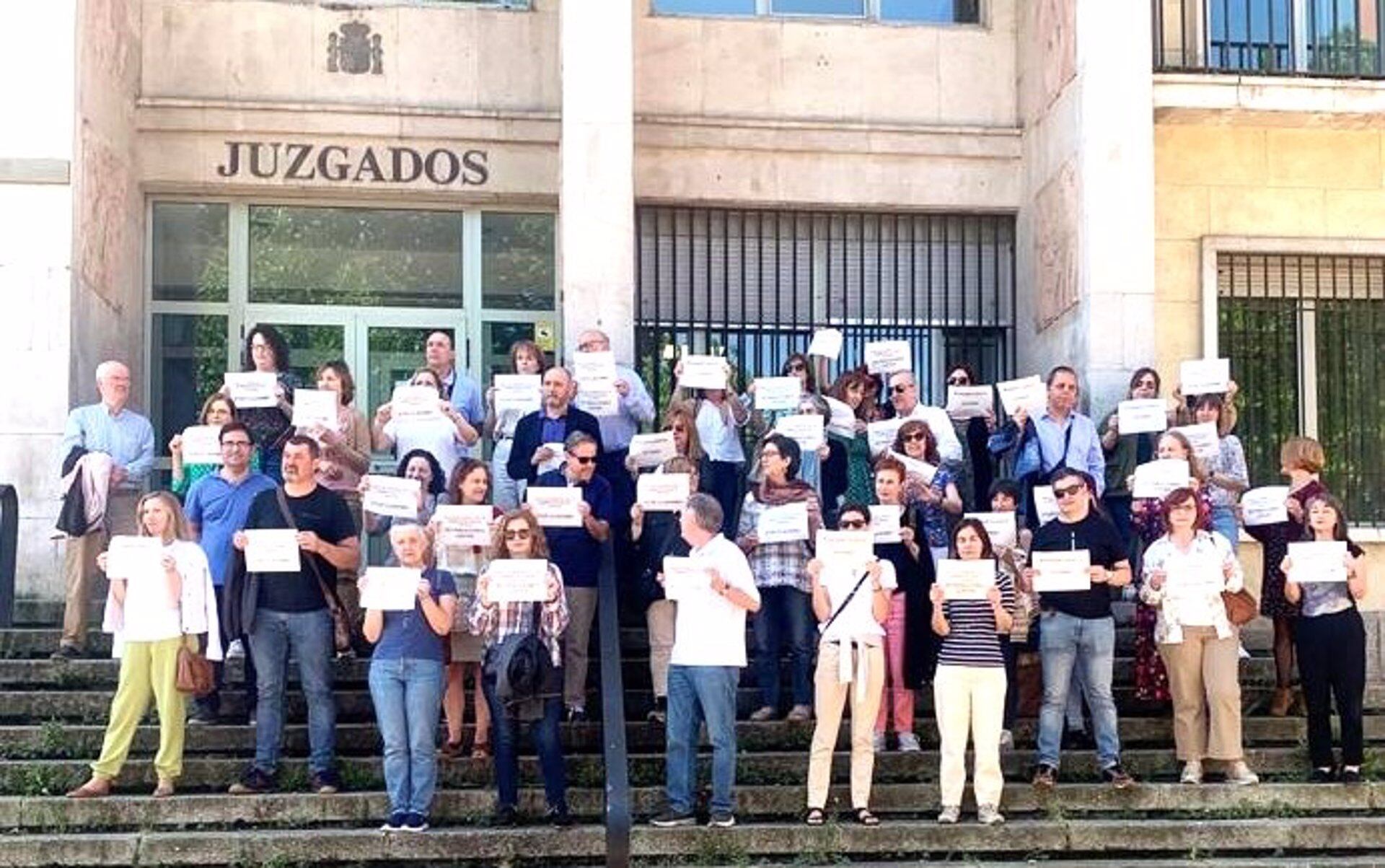 Personal de Justicia en los Juzgados de la calle Alta.