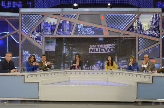 Primera etapa de &#039;Un tiempo nuevo&#039;, en Telecinco y con Sandra Barneda de conductora. Mesa de tertulianos