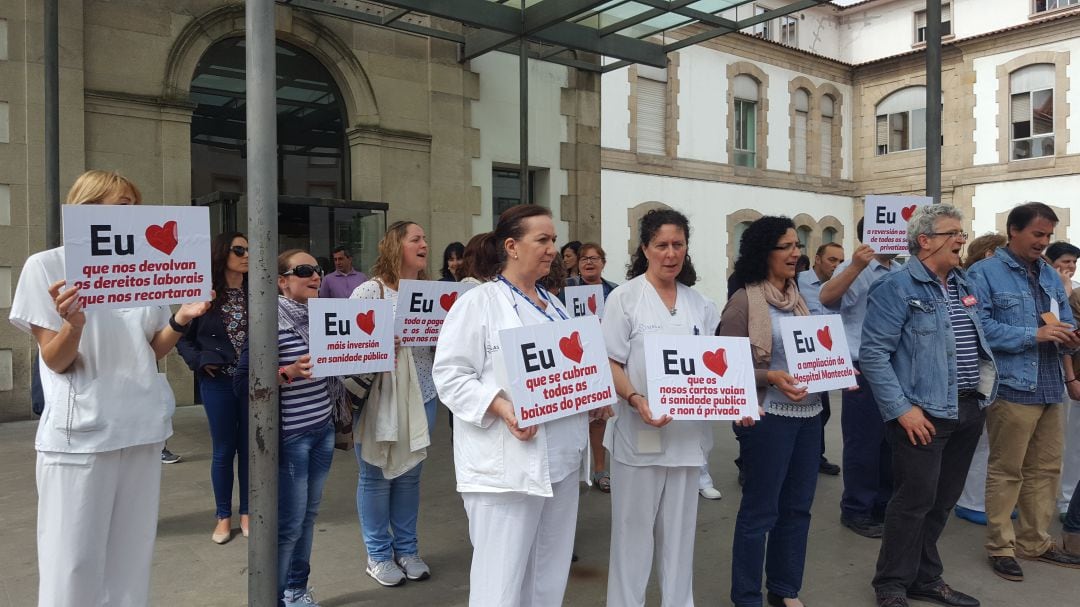 Foto de recurso del personal sanitario durante una manifestación delante del Hospital Provincial