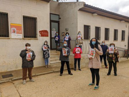 Concentración frente al consultorio de Ciruelos de Cervera
