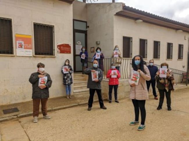 Concentración frente al consultorio de Ciruelos de Cervera
