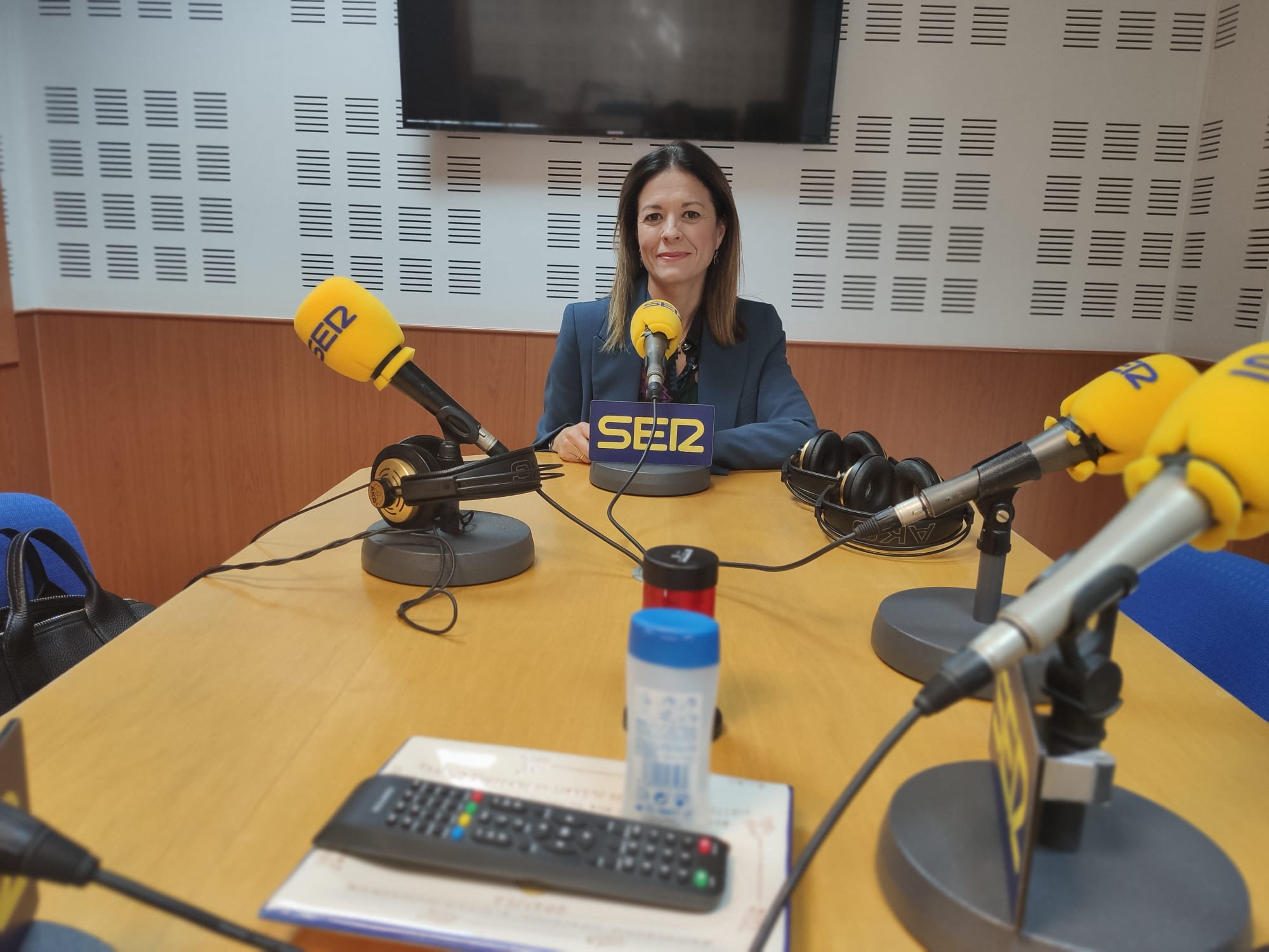 Mari Carmen Moreno, alcaldesa de Águilas en los estudios de Radio Lorca