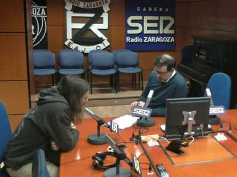 Pablo Hijar en los estudios de Radio Zaragoza