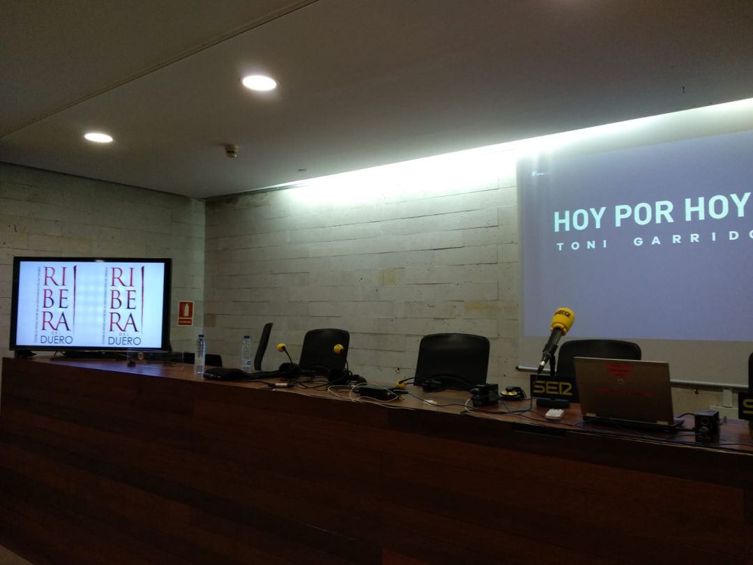 La sala de conferencias del Castillo, lista para emitir Hoy por Hoy.