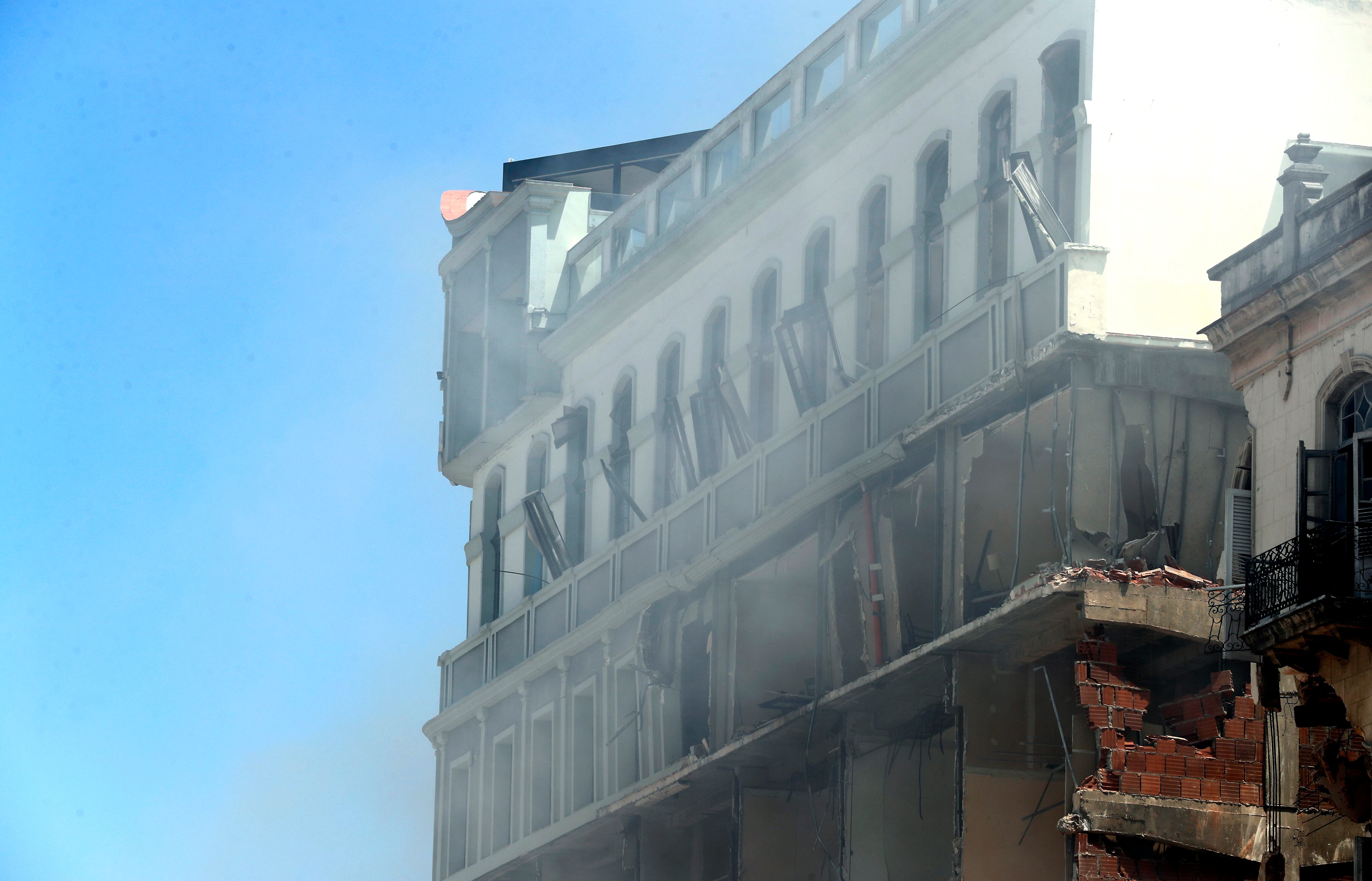 Una fuerte explosión ha afectado este viernes gravemente al Hotel Saratoga de La Habana.