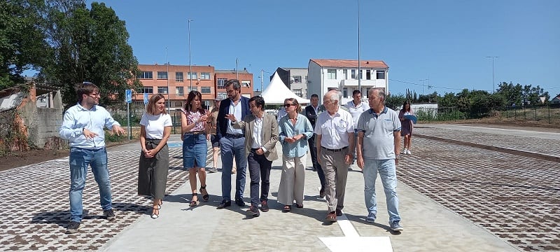 Representantes de la Xunta, del gobierno local y de la AVV han visitado el aparcamiento. Foto: Concello Ferrol