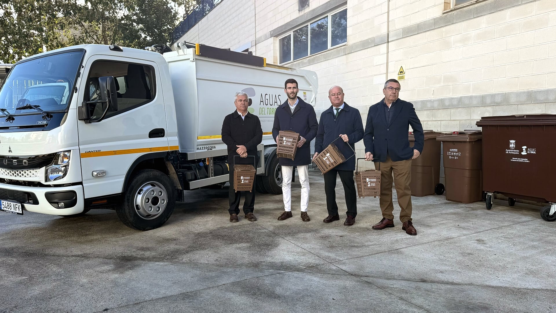 El alcalde de Antequera da a conocer los detalles del contenedor marrón en Aguas del Torcal