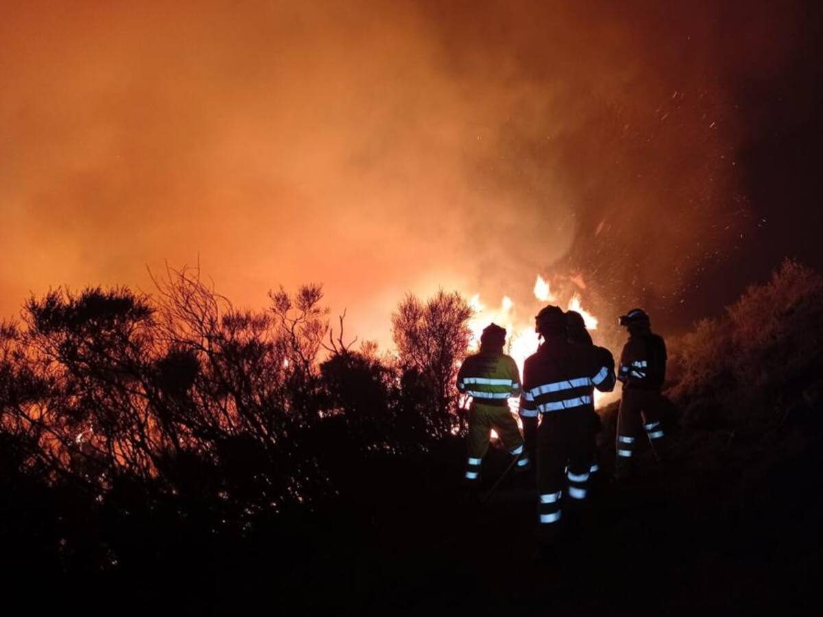 Cantabria tiene tres incendios forestales activos en Polaciones, Sejos y Voto
