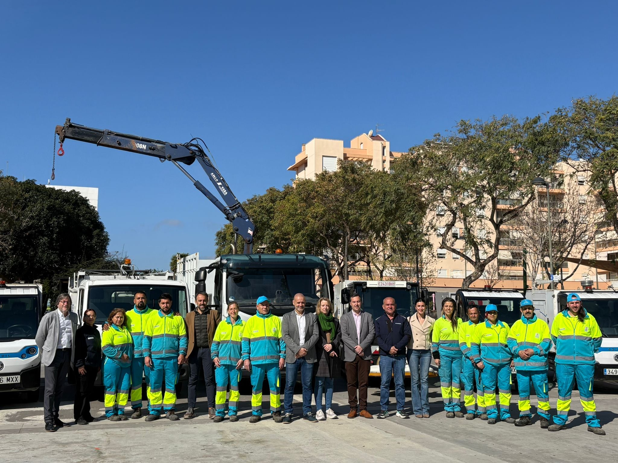 El equipo de gobierno presenta la nueva maquinaria