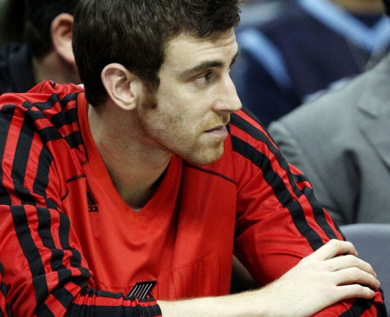 Víctor Claver, en el banquillo durante un partido de los Blazers