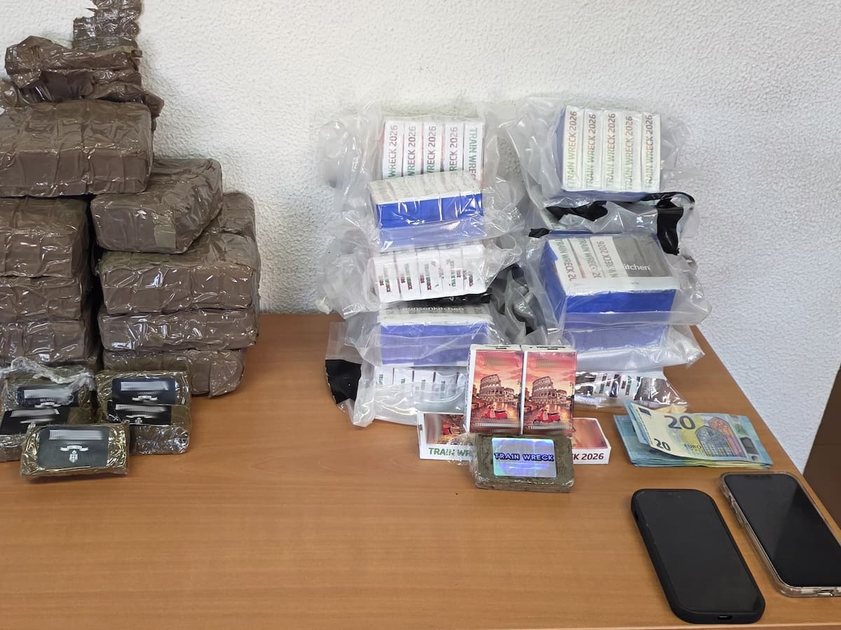 La Policia Nacional deté tres persones i confisca més de 16 quilos d'haixix a Maó