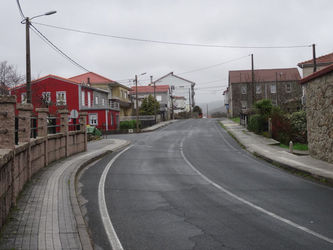 Imagen de la carretera de entrada a Lobeira