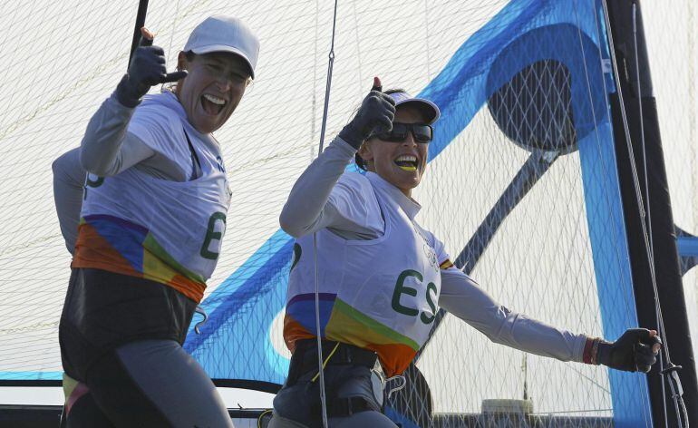 Tamara Echegoyen y Berta Betanzos durante la regata