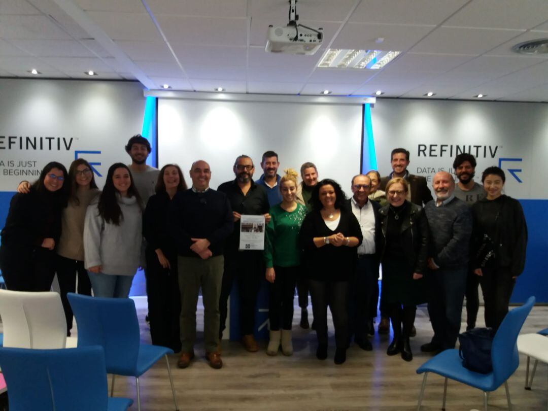 Los responsables del restaurante José María junto al grupo de alumnos del grado de hostelería