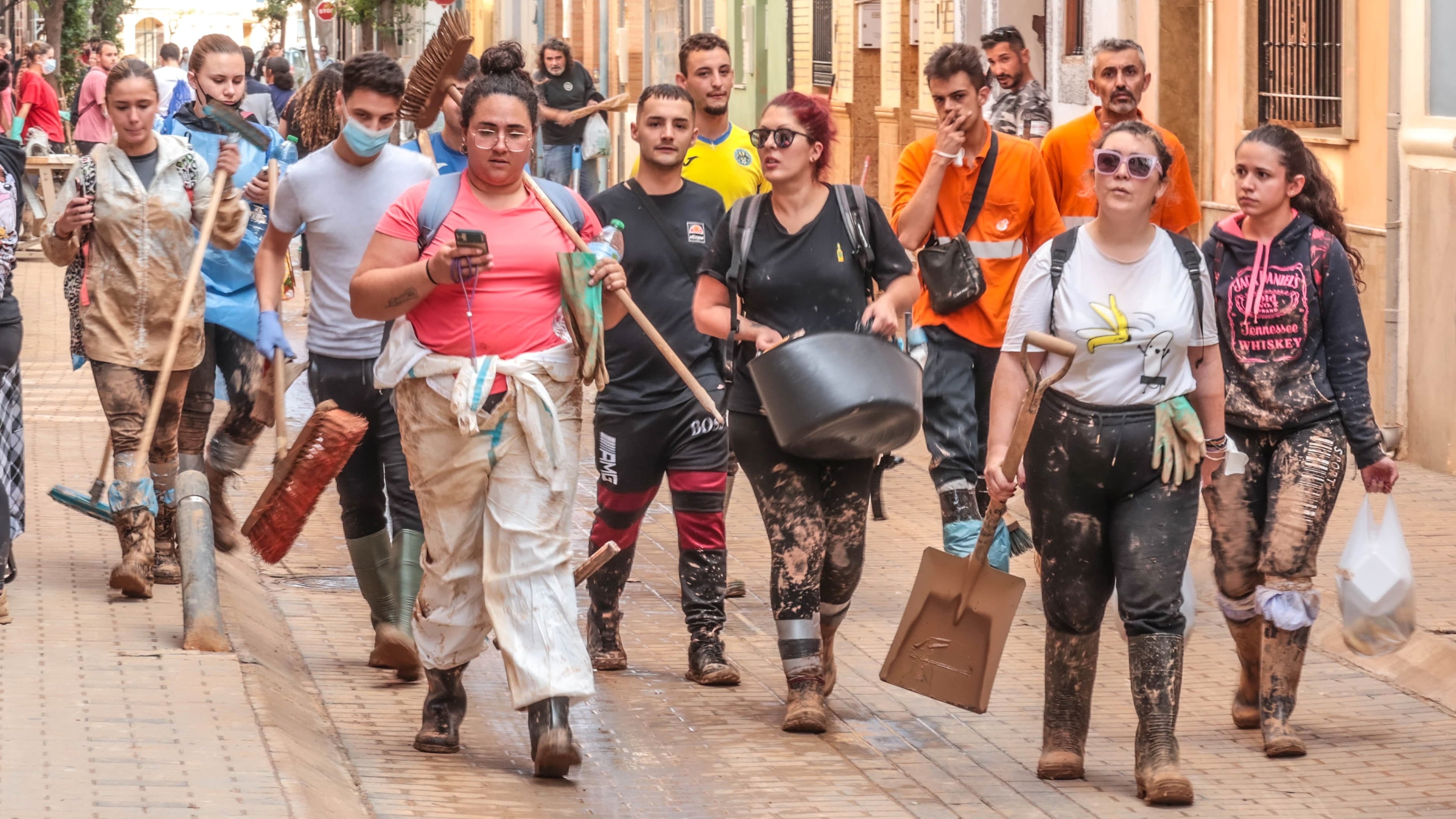 Un grupo de eldenses colabora en la recuperación de Aldaya (Valencia)