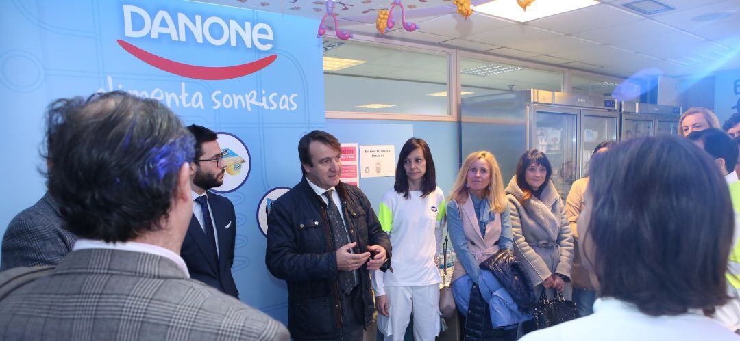 El alcalde tricantino, Jesús Moreno, recorrió las instalaciones del Centro Internacional del Yogur