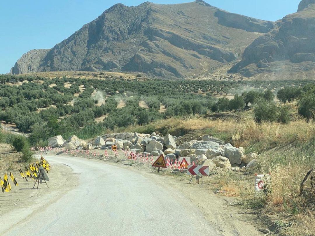 Uno de los tramos de la carretera de Bedmar a Cuadros