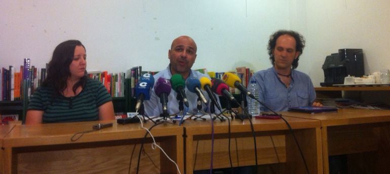 Comparecencia de José García Molina, acompañado por miembros de la dirección de Podemos en Castilla-La Mancha