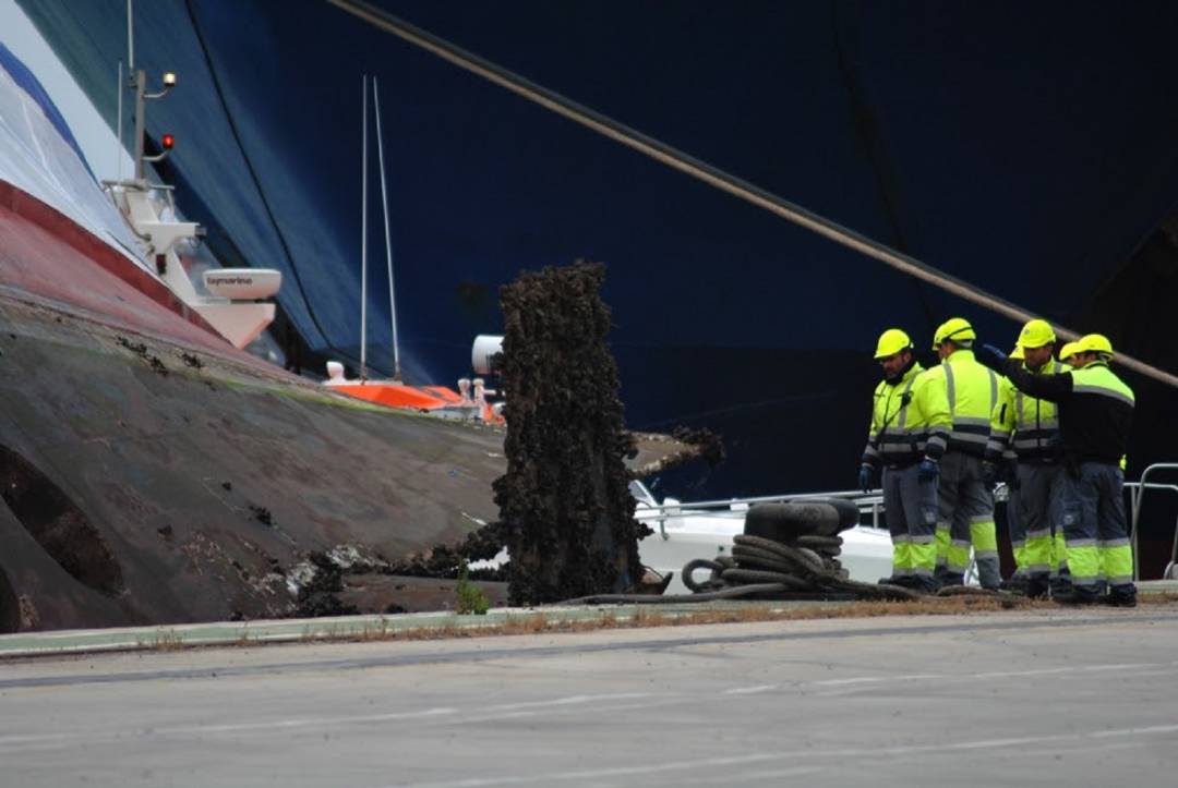 Amarradores en el puerto de Algeciras