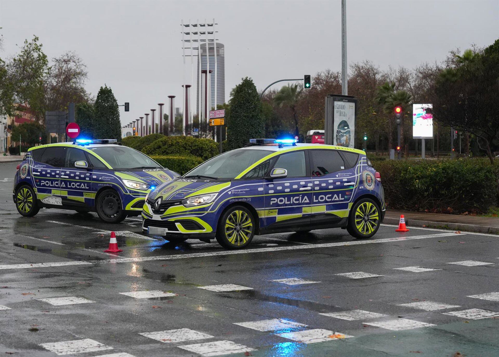 Archivo - agentes de la Policía Local de Sevilla.- María José López - Europa Press - Archivo