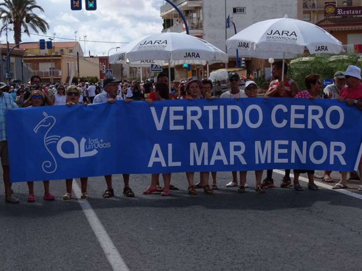 Los vecinos de Los Urrutias exigen mejoras en las infraestructuras